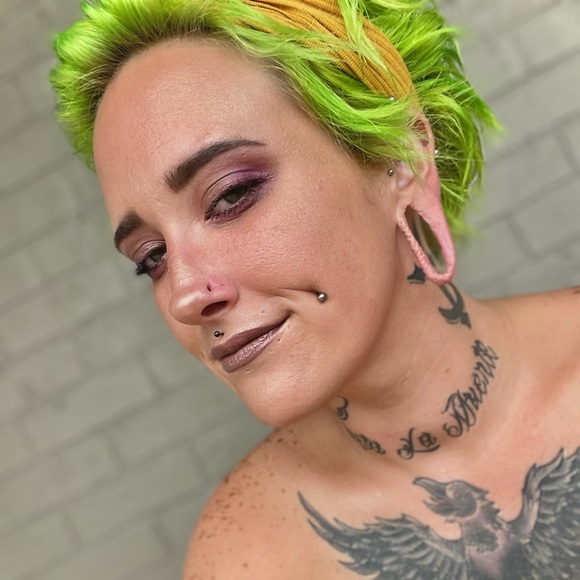 Meet your Posher, Jordan (Snow) - Picture 1 of 5